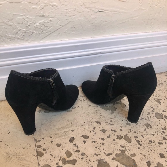 SOLD NWOT Tahari Booties Size 6 - Picture 10 of 12